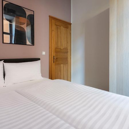 Bohemian Dreams Apartments And Suites By Dwellfort Прага Номер фото