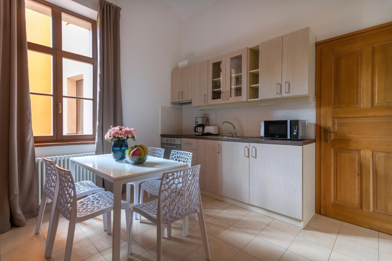 Bohemian Dreams Apartments And Suites By Dwellfort Прага Экстерьер фото