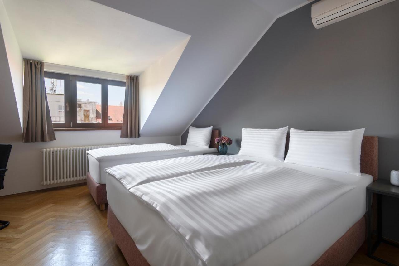 Bohemian Dreams Apartments And Suites By Dwellfort Прага Экстерьер фото