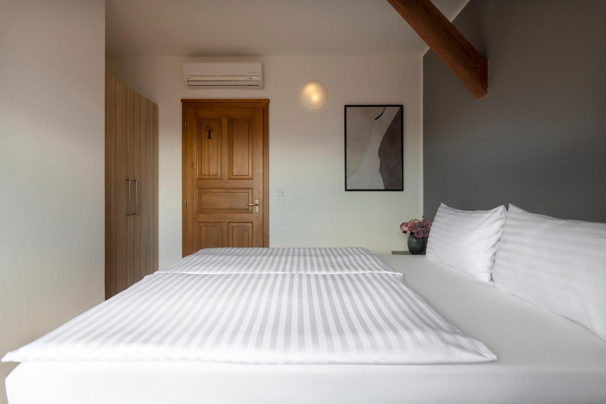 Bohemian Dreams Apartments And Suites By Dwellfort Прага Номер фото