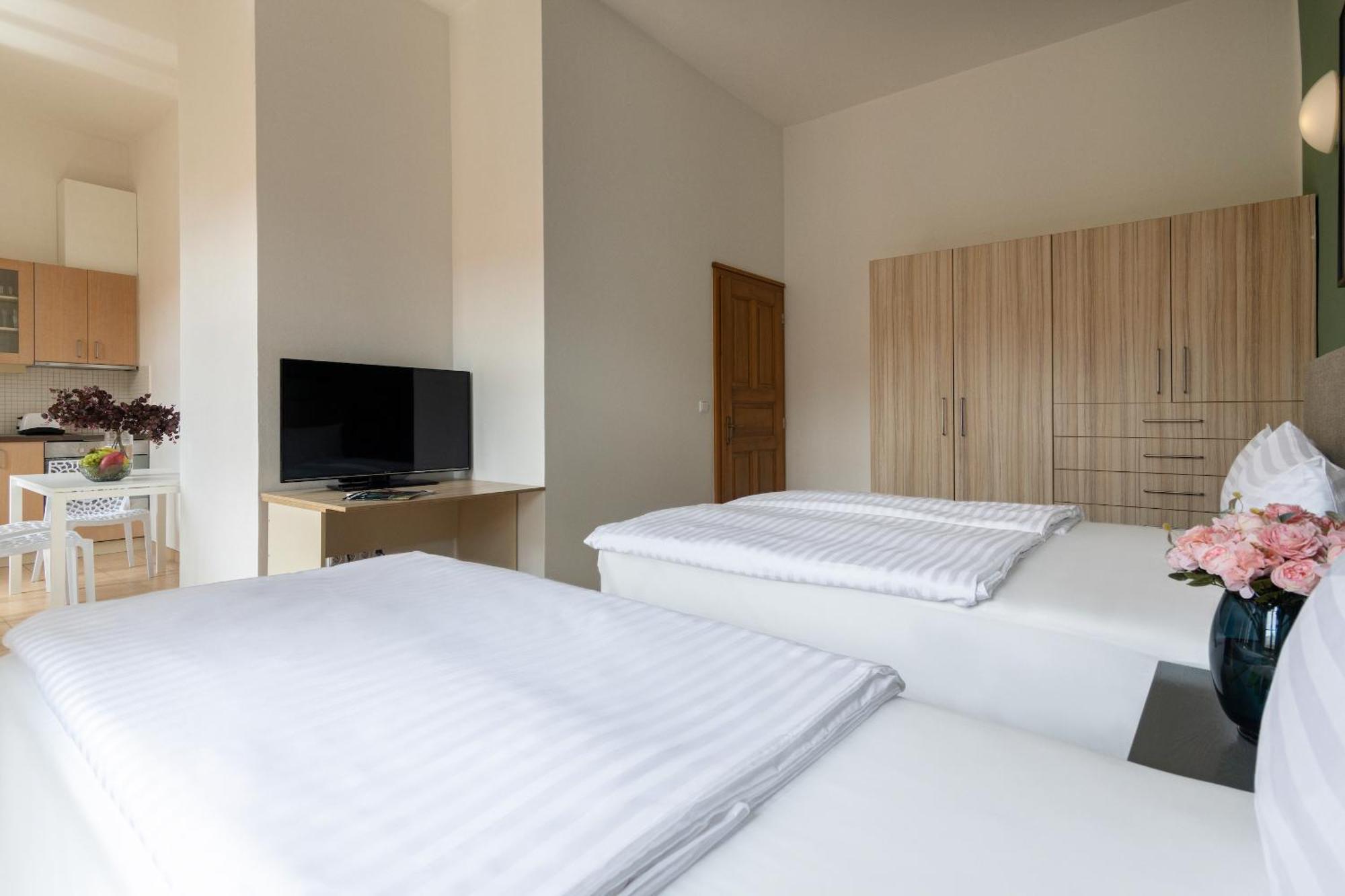 Bohemian Dreams Apartments And Suites By Dwellfort Прага Номер фото