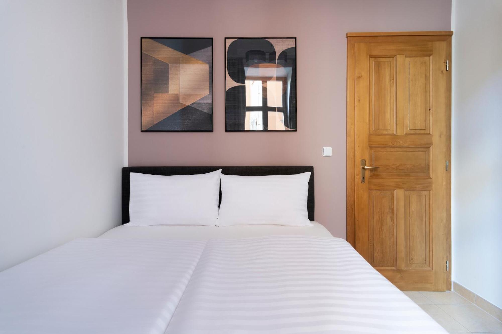 Bohemian Dreams Apartments And Suites By Dwellfort Прага Номер фото